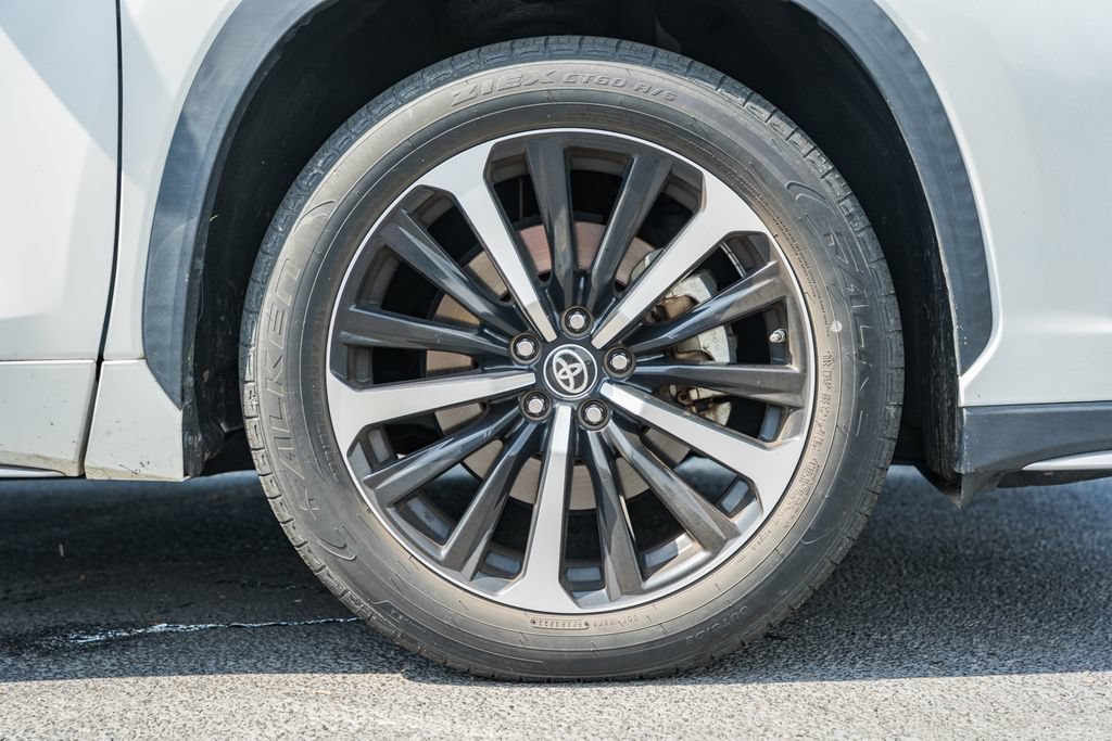 Used 2021 Toyota Highlander XSE AWD/4WD image 17