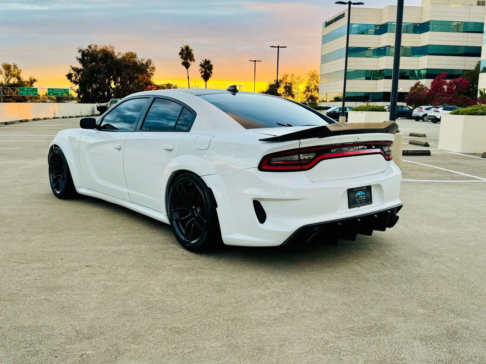Used 2017 Dodge Charger R/T RWD image 8