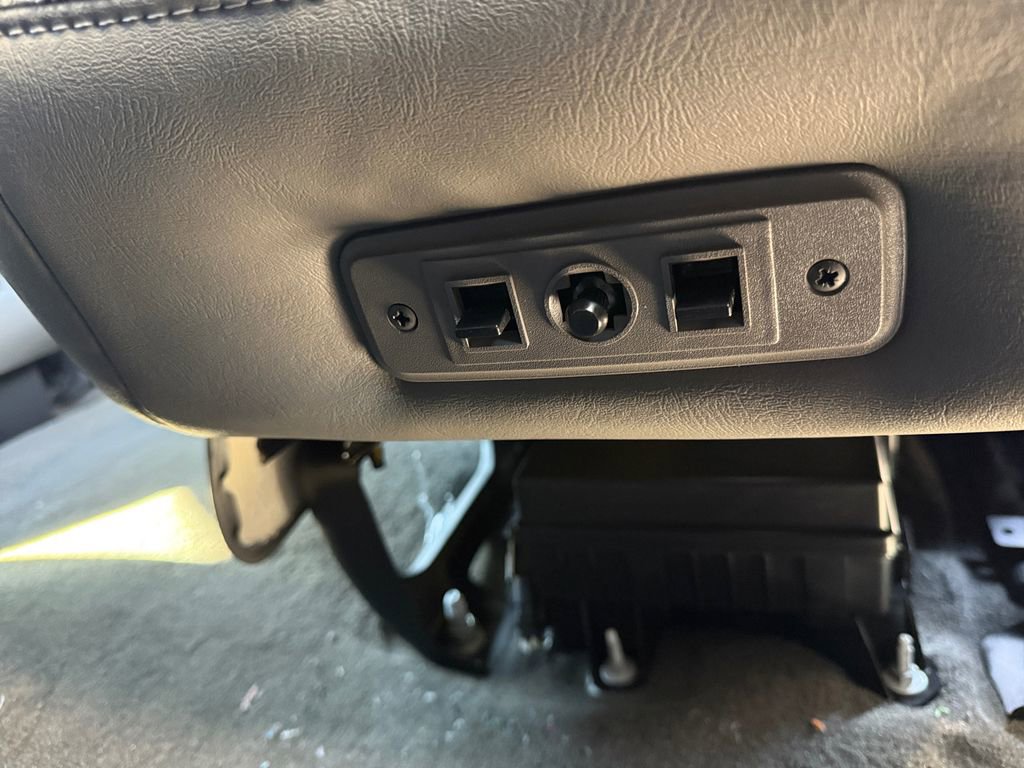 New 2026 Chevrolet Express 3500 LT w/ LT Preferred Equipment Group RWD image 10