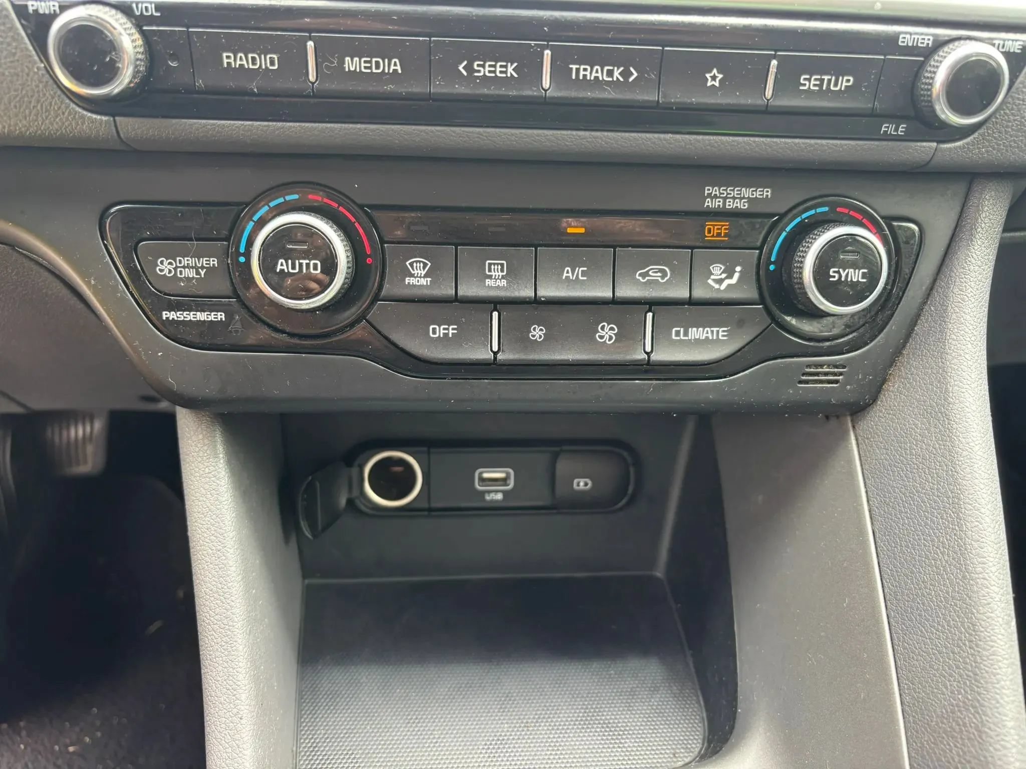 Used 2020 Kia Niro LX FWD image 17