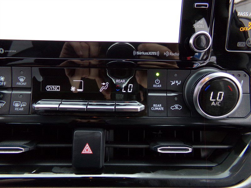 Used 2022 Toyota Highlander XLE image 43