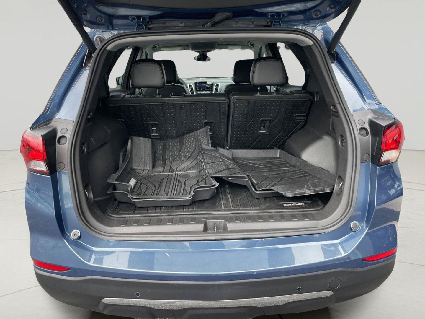 Used 2024 Chevrolet Equinox Premier w/ LPO, Floor Liner Package AWD/4WD image 9