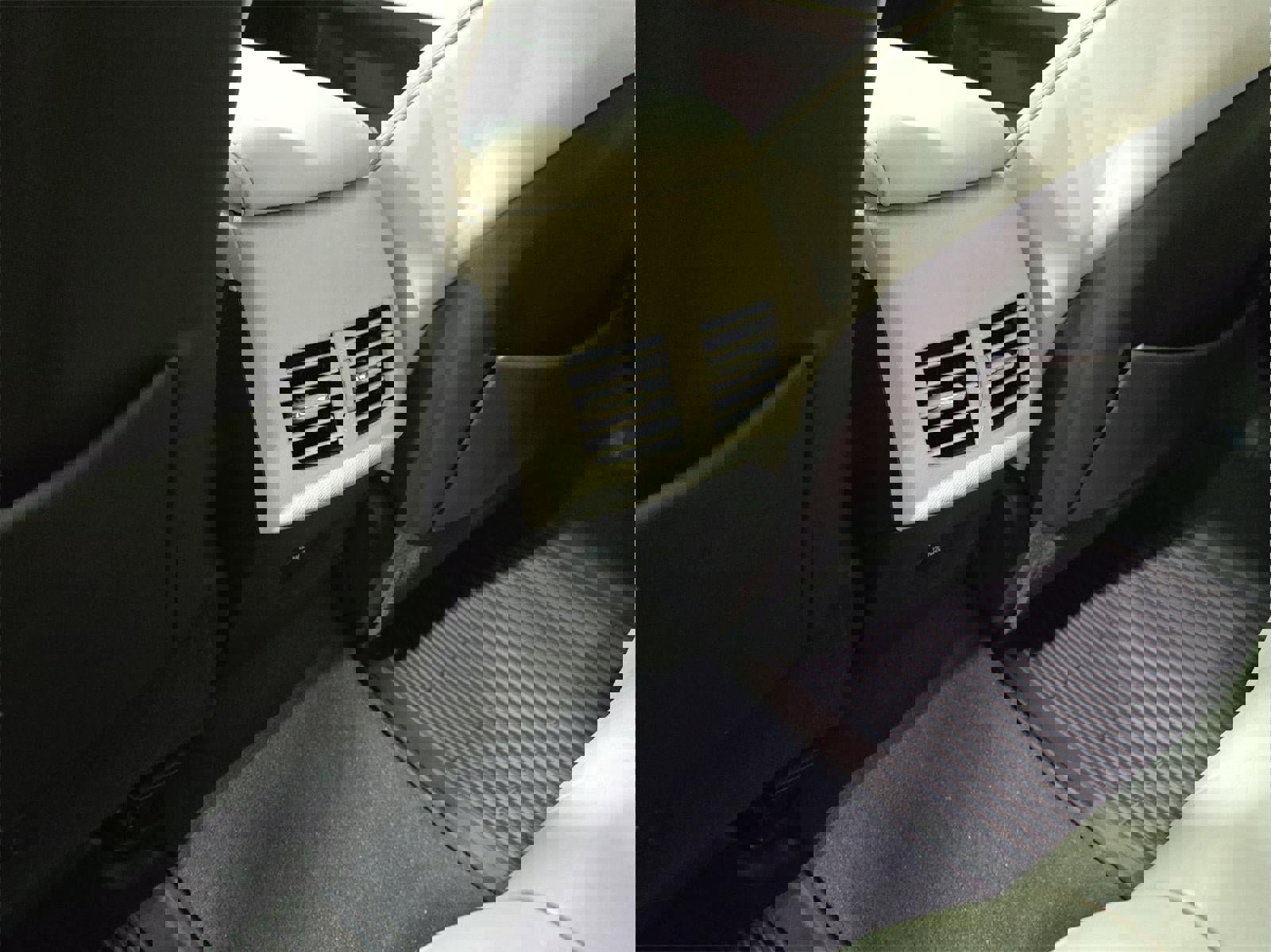 Used 2016 Lexus ES 350 w/ Luxury Package w/Wood Trim image 25