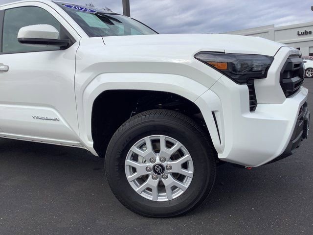 Used 2025 Toyota Tacoma SR5 image 3