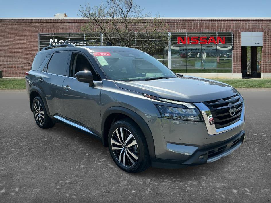 Certified 2025 Nissan Pathfinder Platinum w/ Cargo Package AWD/4WD image 5