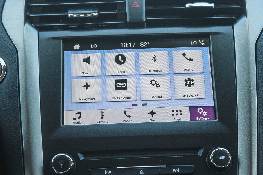 Certified 2017 Ford Fusion SE w/ Fusion SE Technology Package FWD image 17