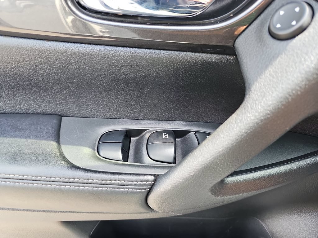 Used 2019 Nissan Rogue SV w/ Sun & Sound Touring Package FWD image 27