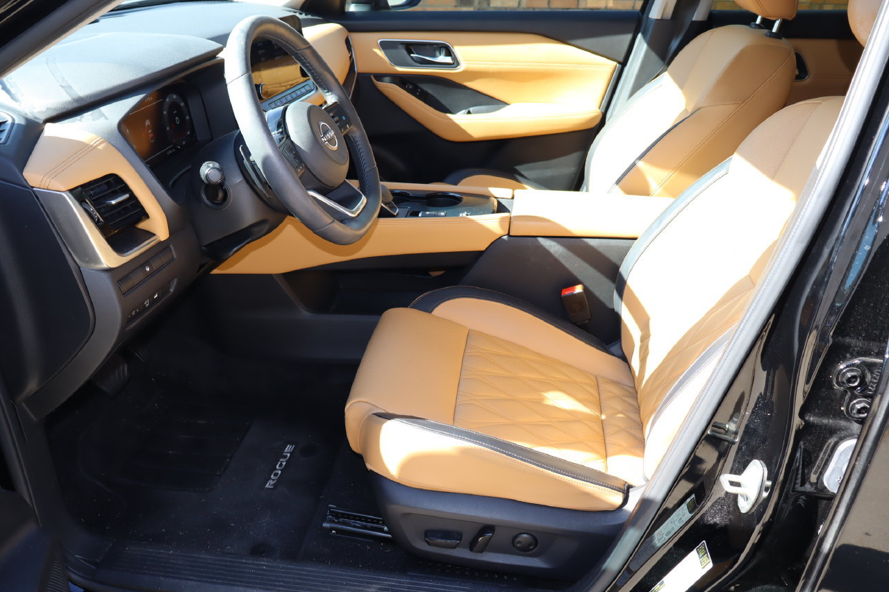 Used 2023 Nissan Rogue Platinum FWD image 16