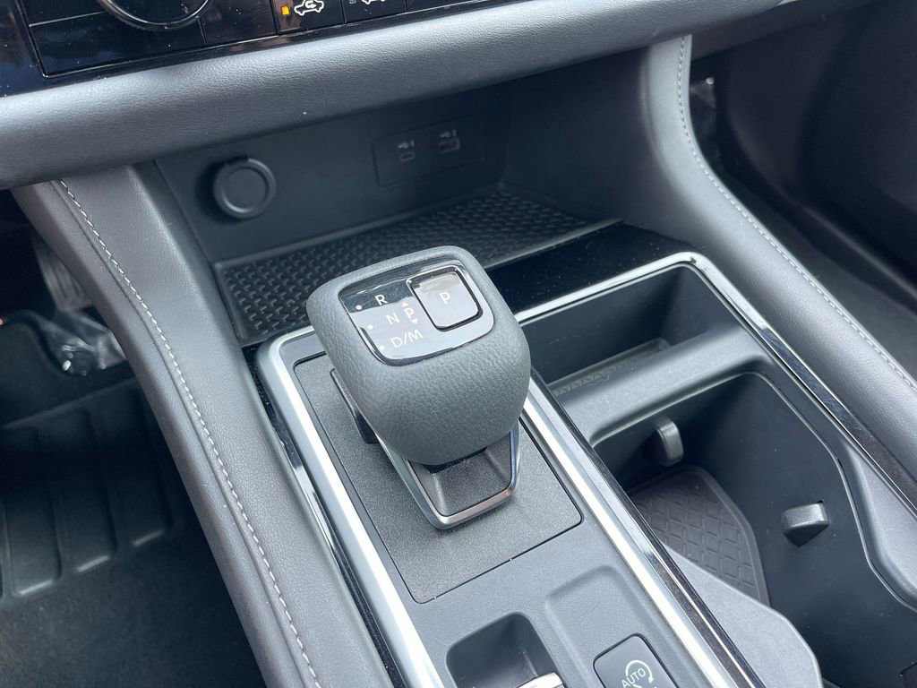 Used 2024 Nissan Pathfinder SV image 17