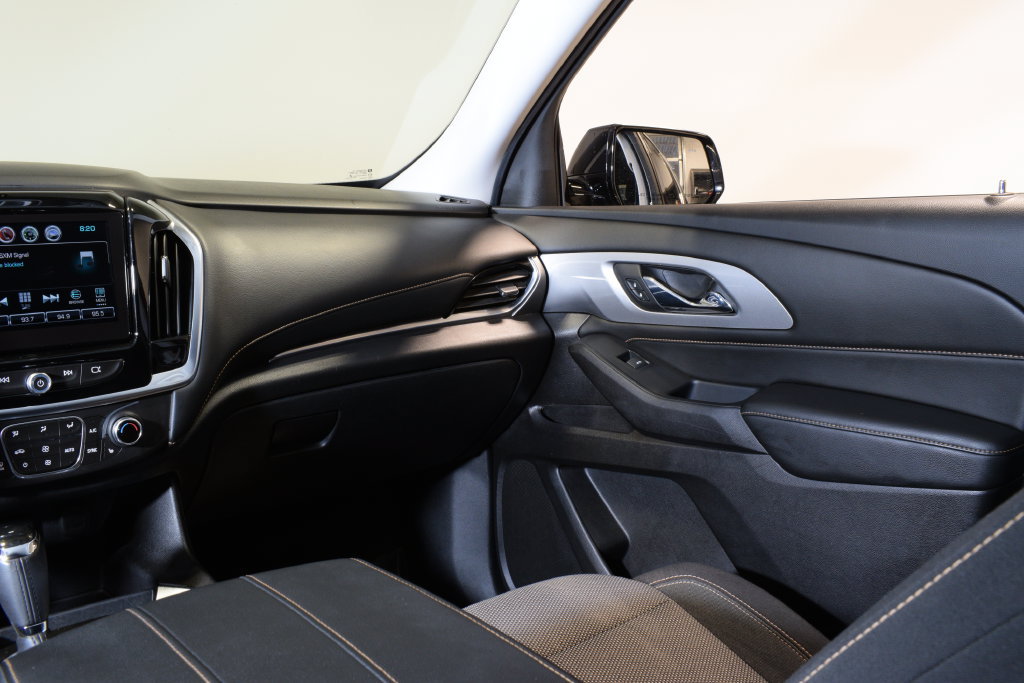 Used 2018 Chevrolet Traverse LT FWD image 15