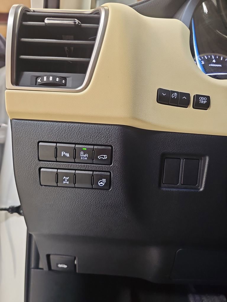 Used 2016 Lexus NX 200t AWD w/ Premium Package image 31