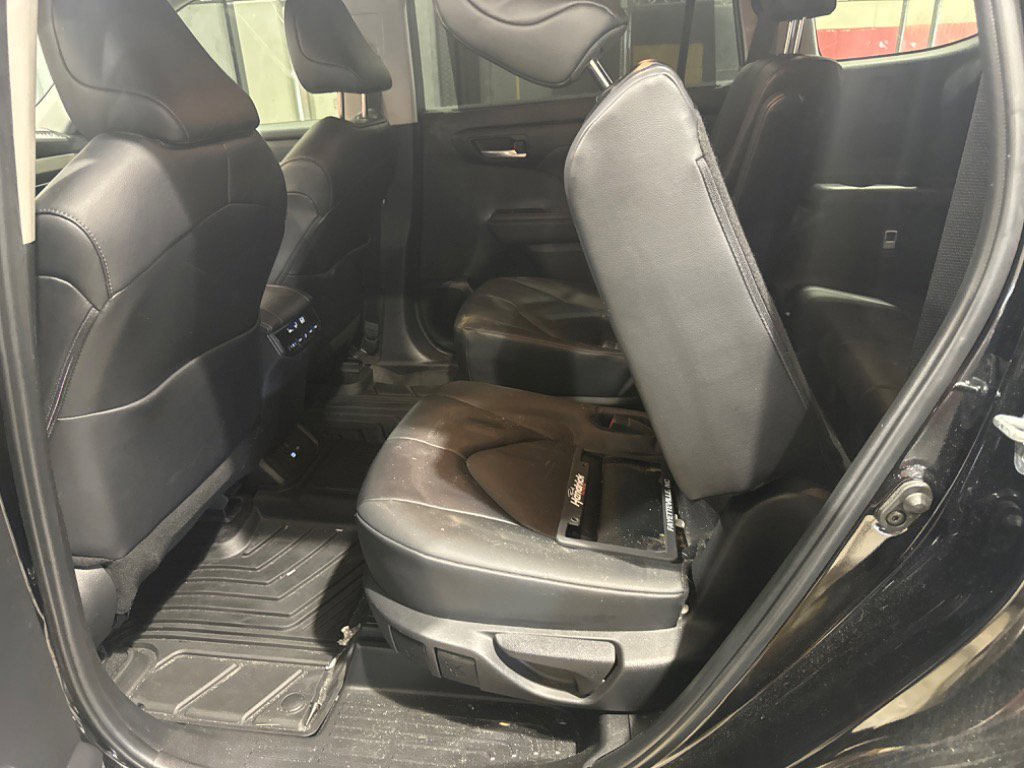Used 2024 Toyota Highlander XLE image 41