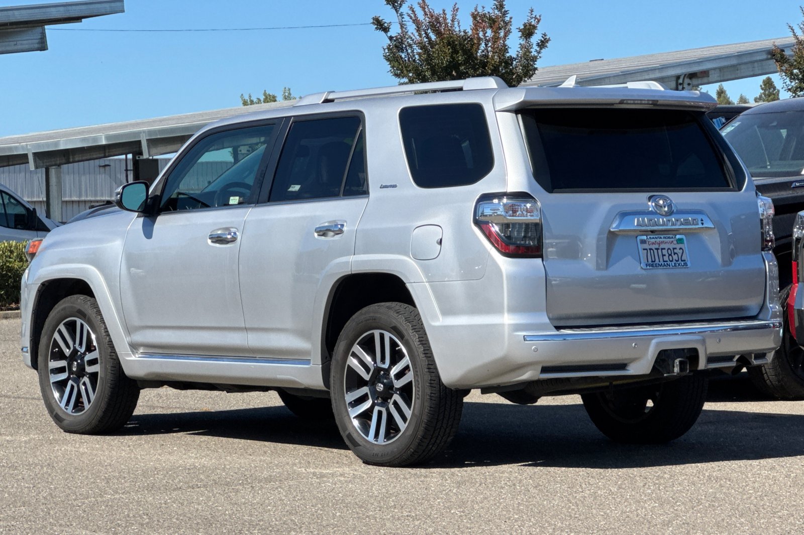 Used 2014 Toyota 4Runner Limited AWD/4WD image 6