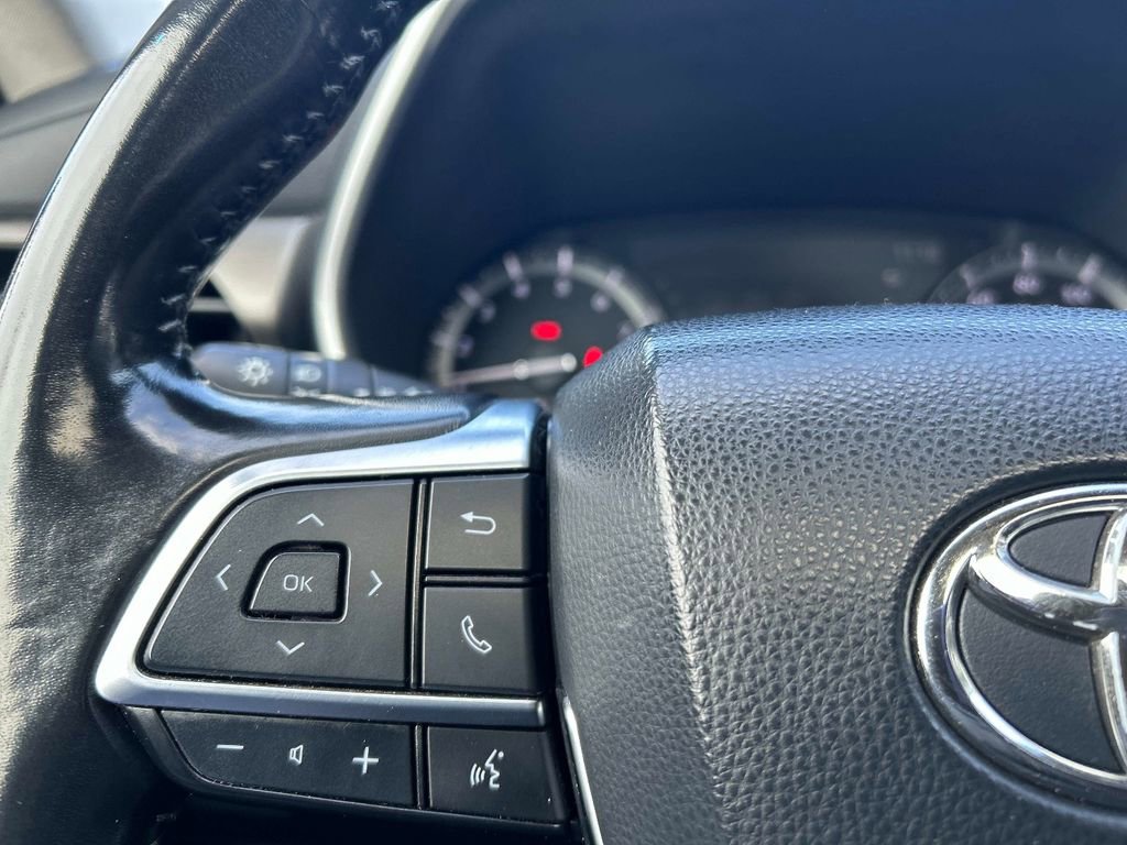 Used 2020 Toyota Highlander XLE image 24