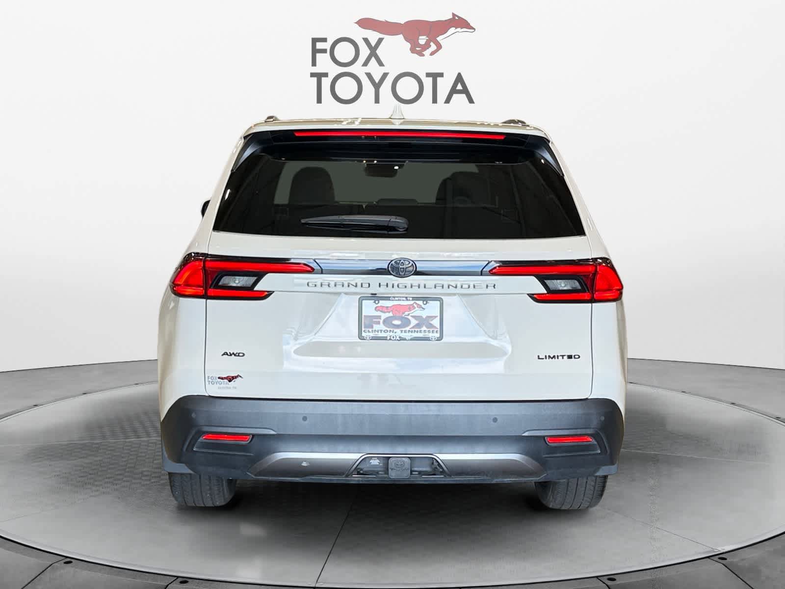 Used 2024 Toyota Grand Highlander AWD image 5