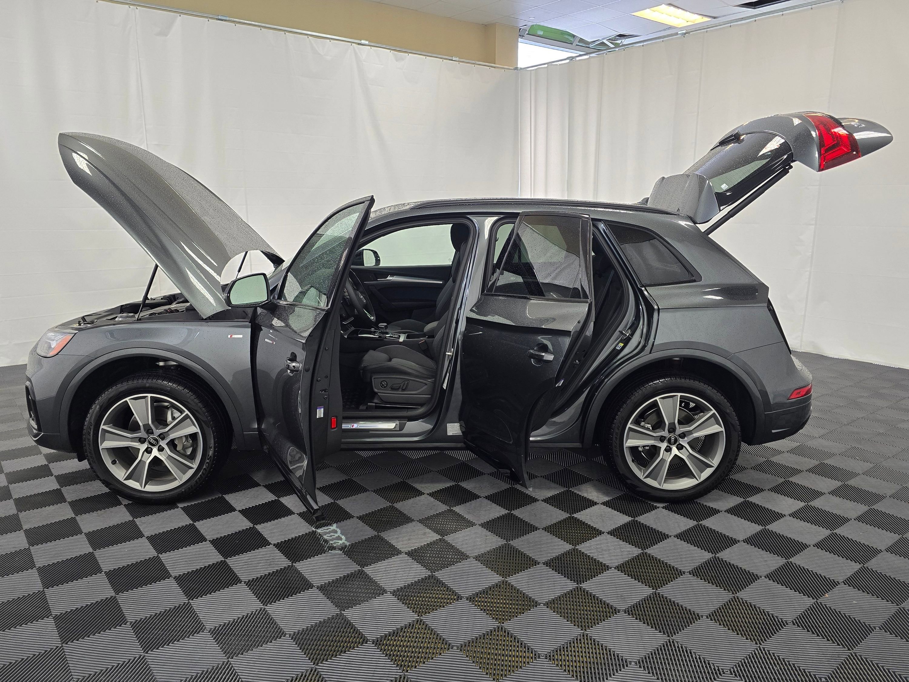 Certified 2025 Audi Q5 2.0T Premium w/ Convenience Plus Package image 12