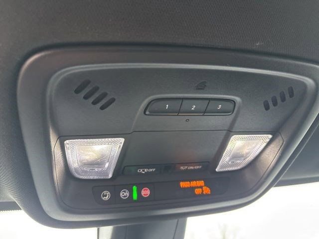 Used 2022 Chevrolet Traverse LT w/ Midnight/Sport Edition image 29