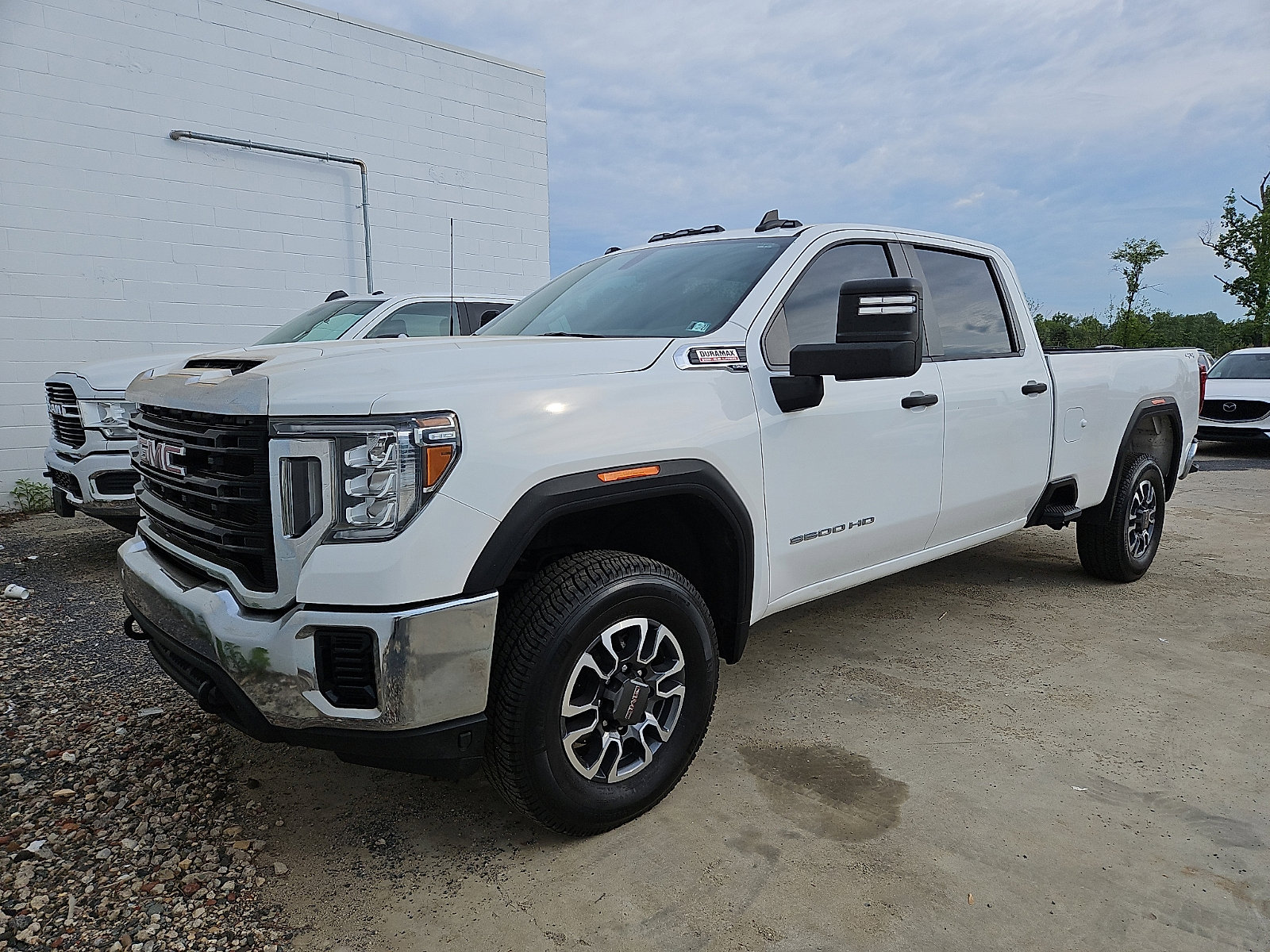 Used 2021 GMC Sierra 3500 4x4 Crew Cab w/ Convenience Package image 3