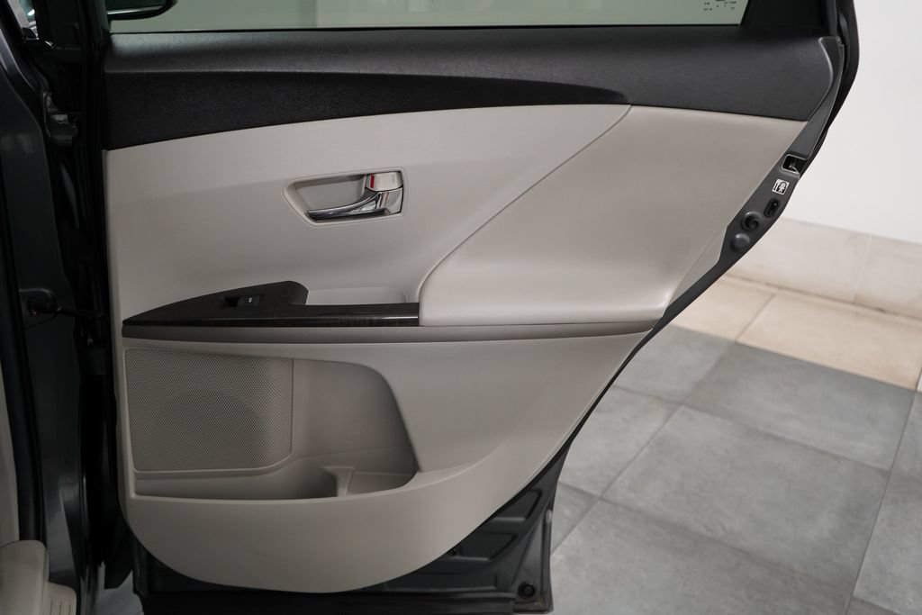 Used 2013 Toyota Venza LE FWD image 23