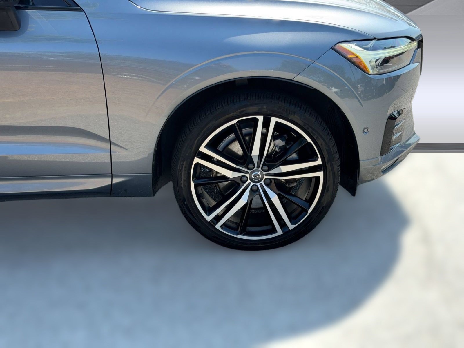 Used 2021 Volvo XC60 T6 R-Design w/ Advanced Package AWD/4WD image 12