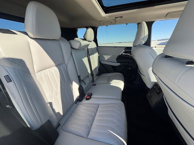 Used 2025 Mitsubishi Outlander SEL image 20