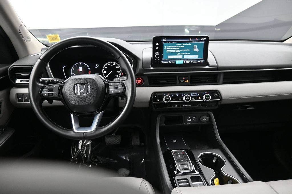 Certified 2023 Honda Pilot Touring image 24