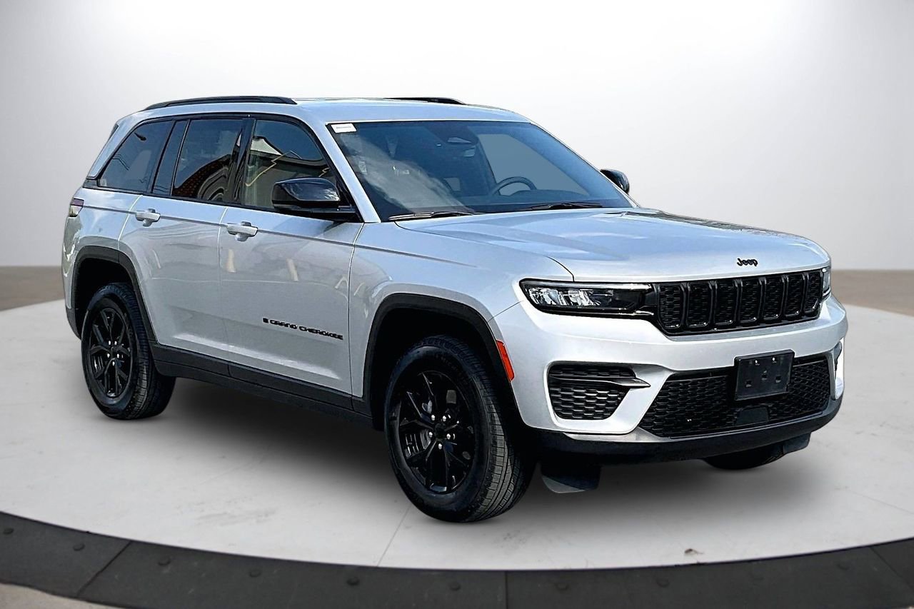 Certified 2025 Jeep Grand Cherokee Altitude image 2