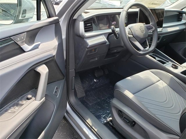 New 2025 Volkswagen Tiguan SE image 6