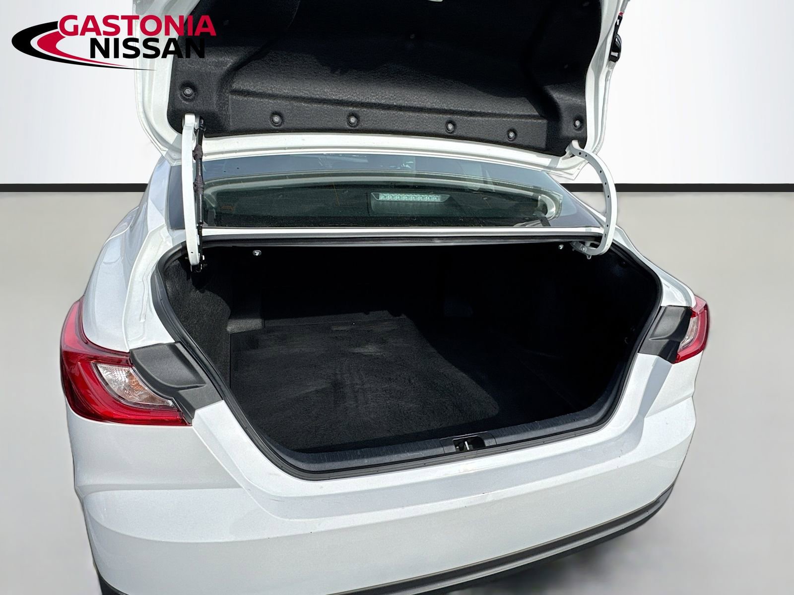 Used 2025 Toyota Camry LE image 30