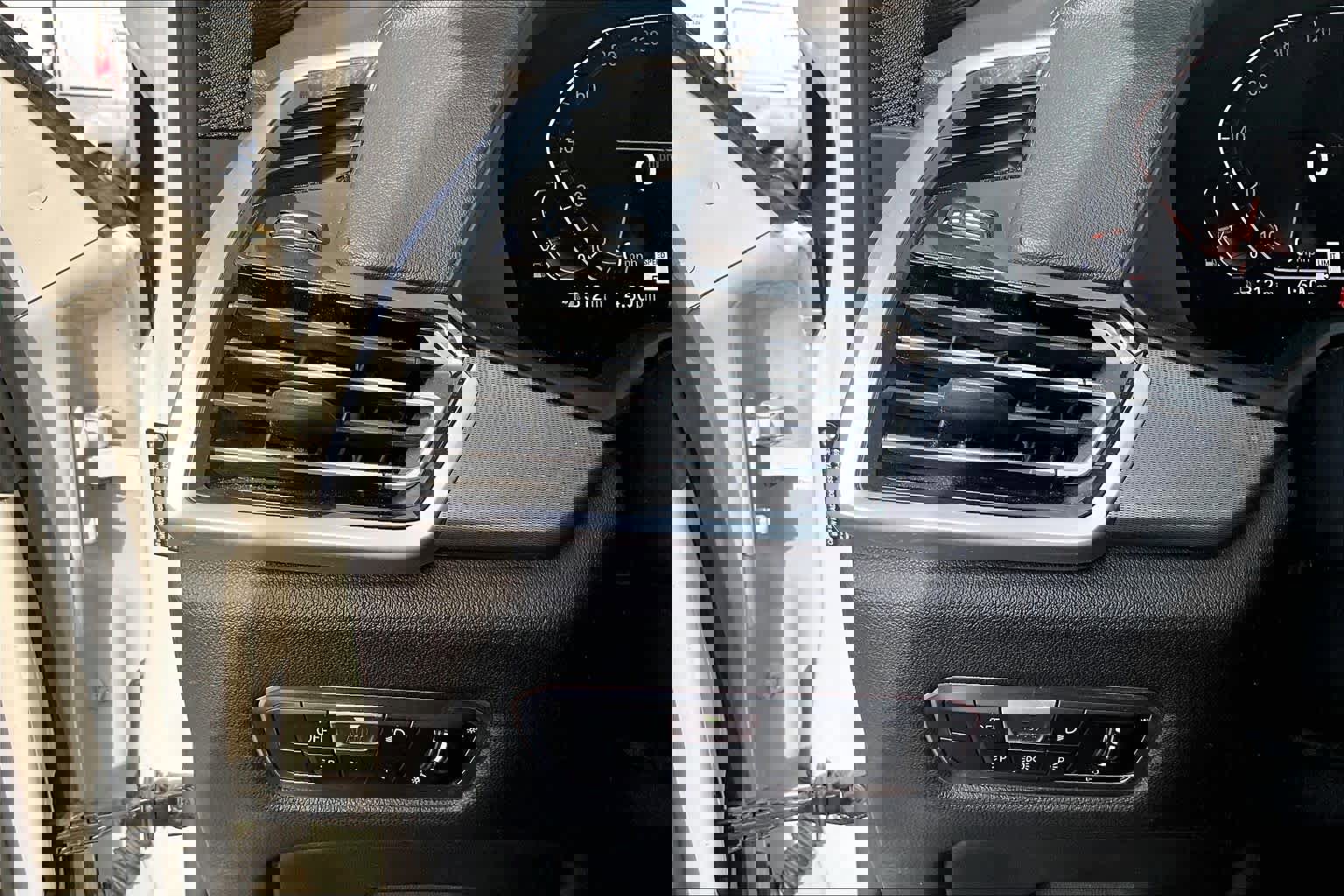 Used 2022 BMW X6 xDrive40i w/ Executive Package image 34