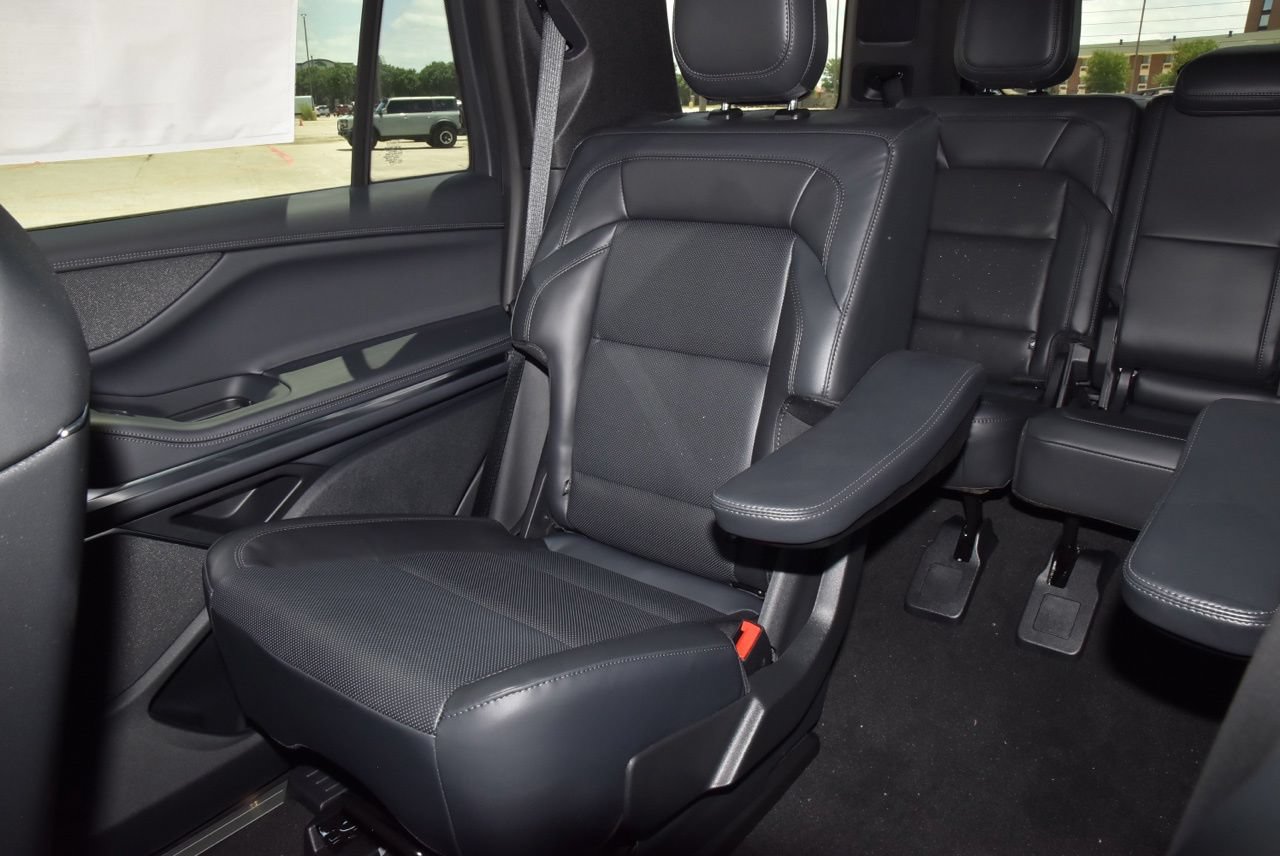 New 2026 Lincoln Navigator Reserve w/ Jet Appearance Package AWD/4WD image 20