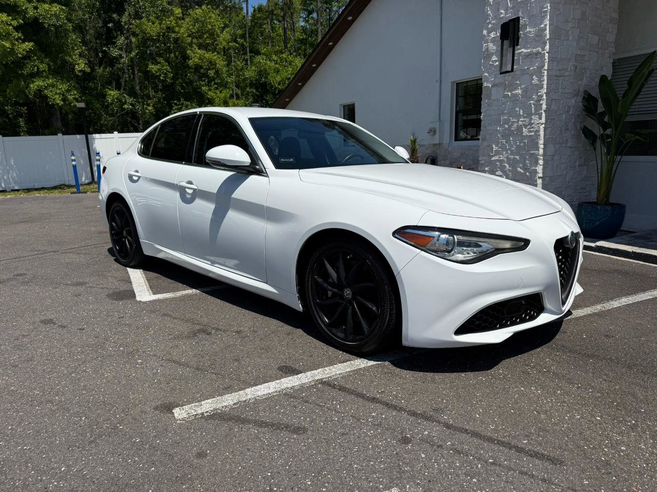 Used 2017 Alfa Romeo Giulia image 14