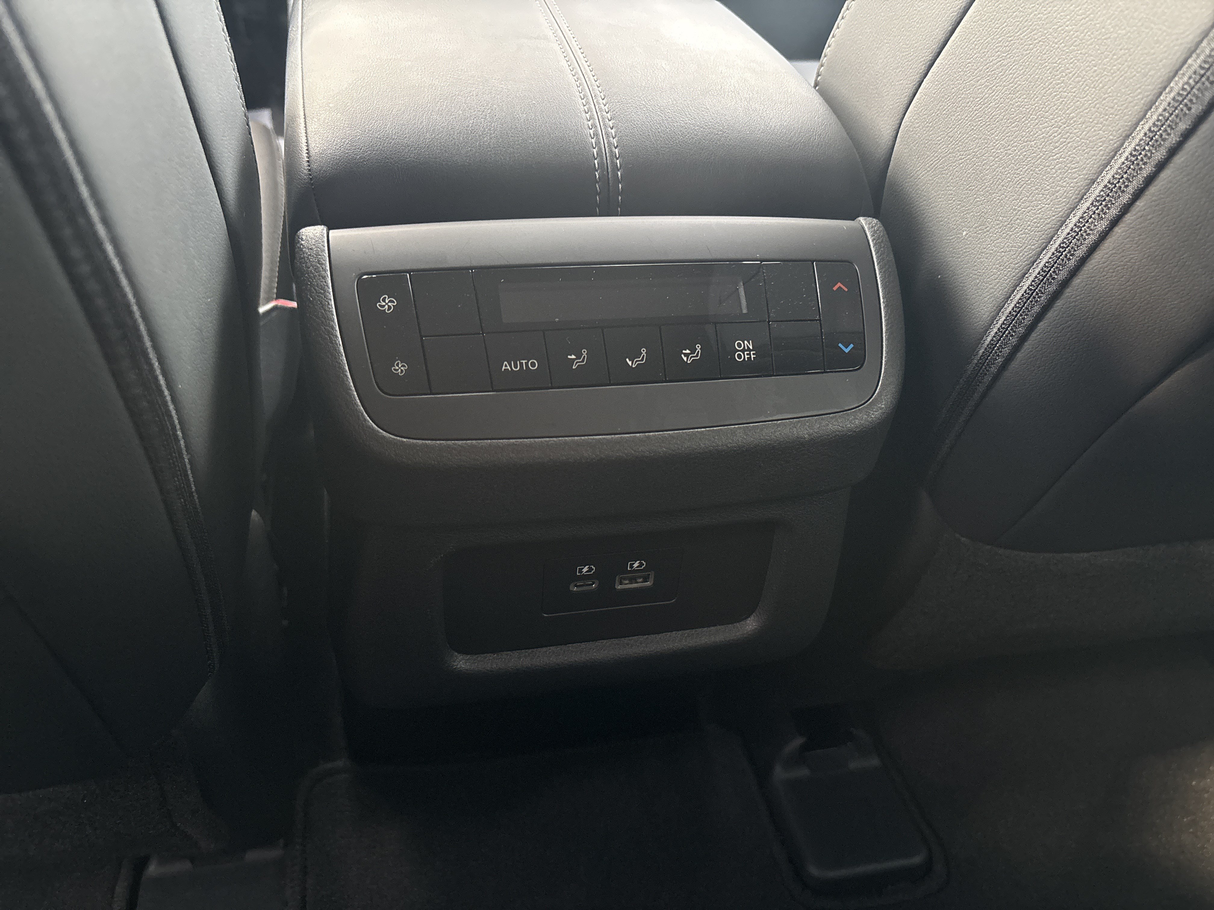 Used 2025 Nissan Pathfinder SL AWD/4WD image 28