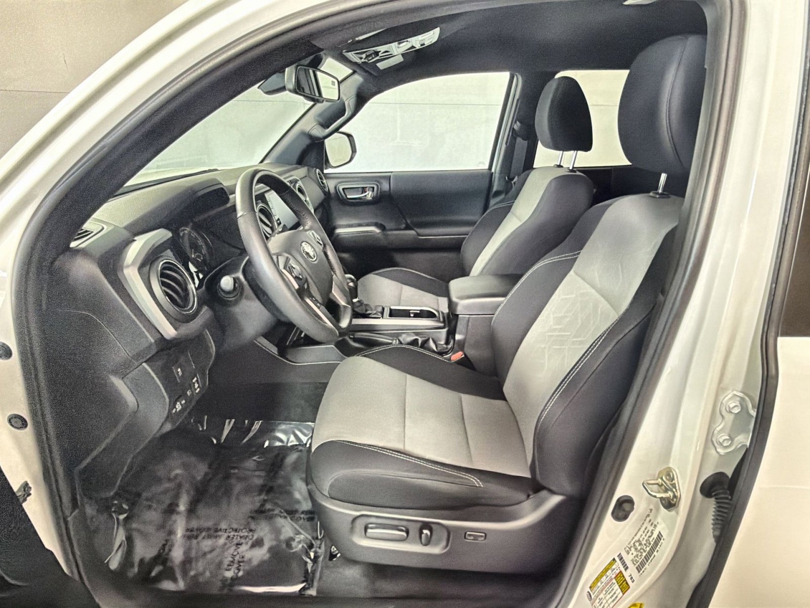 Used 2020 Toyota Tacoma TRD Off-Road image 13