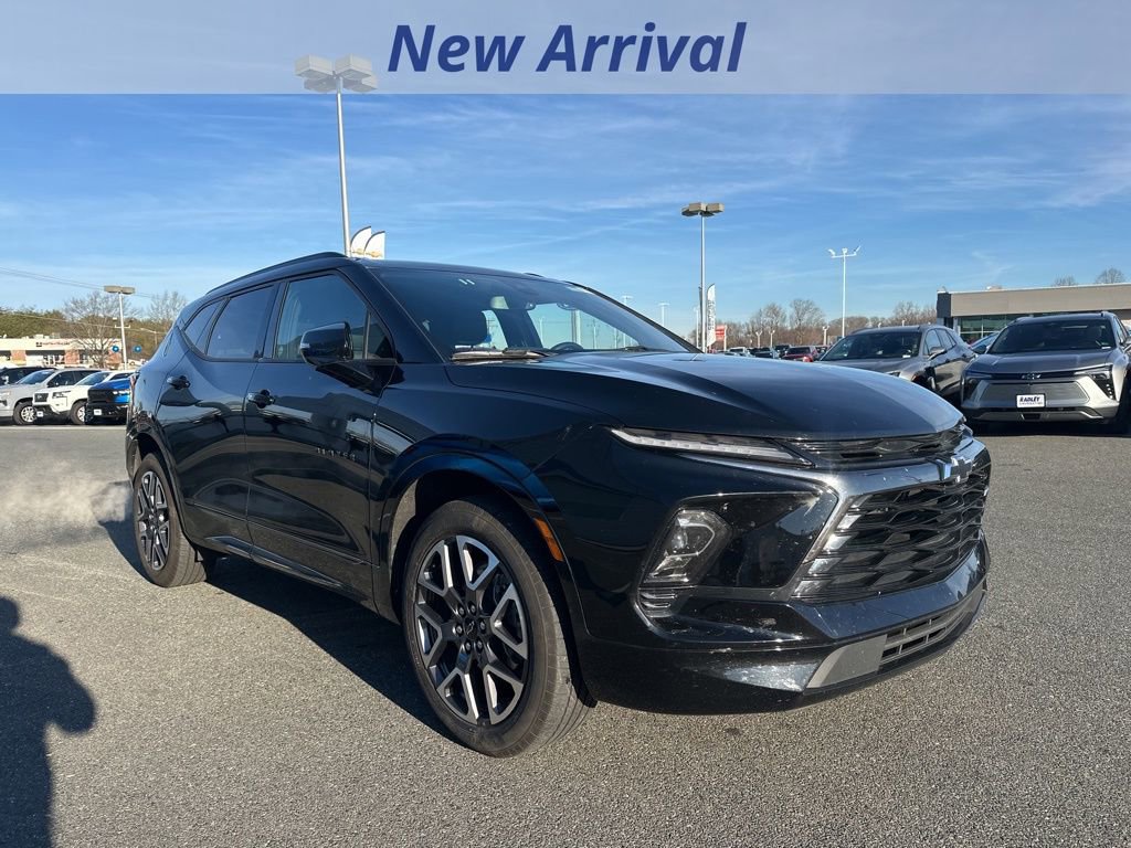 Used 2025 Chevrolet Blazer RS image 2