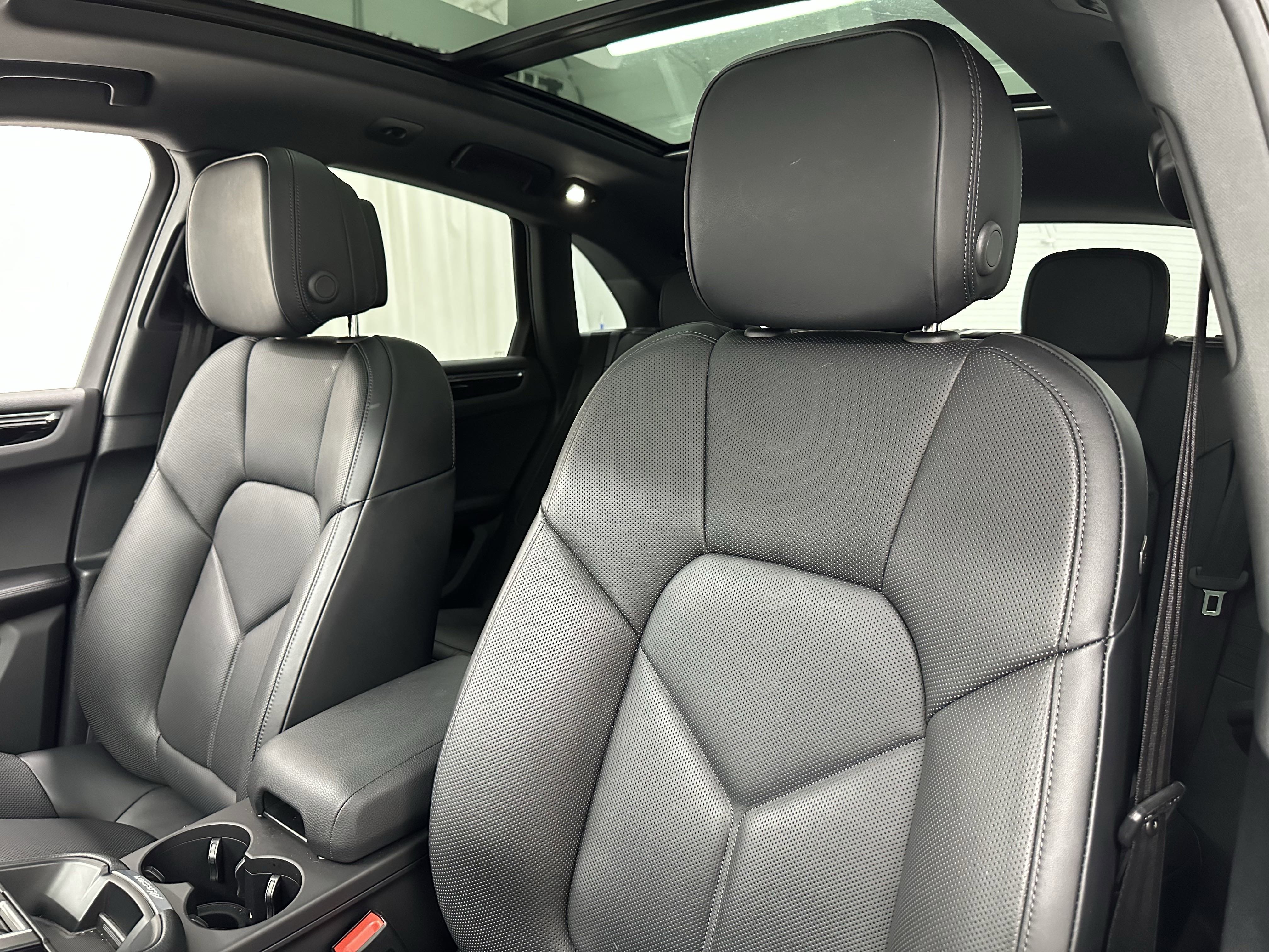 Certified 2025 Porsche Macan image 5