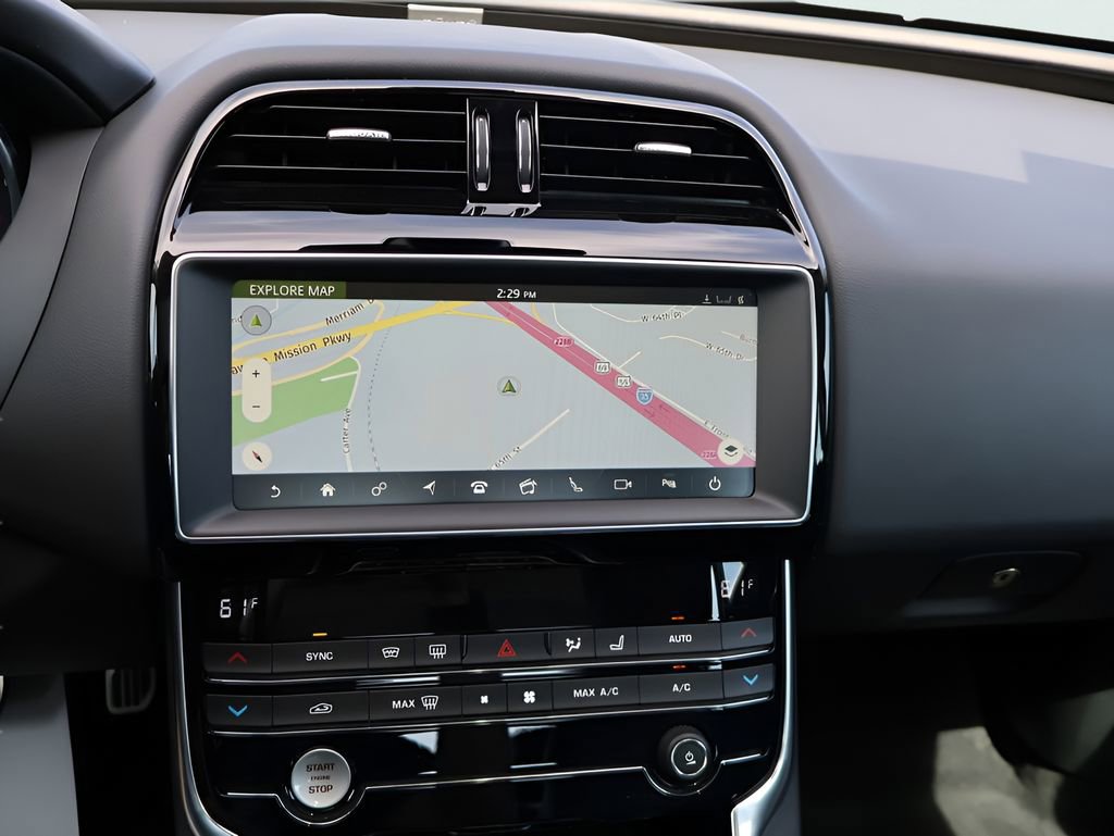 Used 2019 Jaguar XE Premium image 21