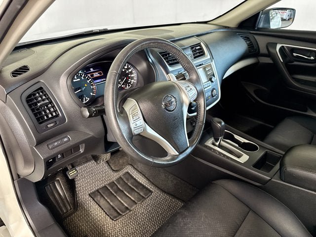 Used 2016 Nissan Altima 2.5 SR w/ LED Appearance Package FWD image 8