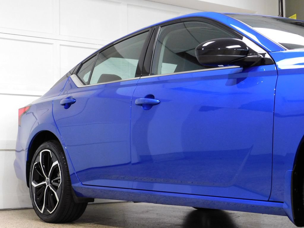 Used 2025 Nissan Altima 2.5 SR AWD/4WD image 10