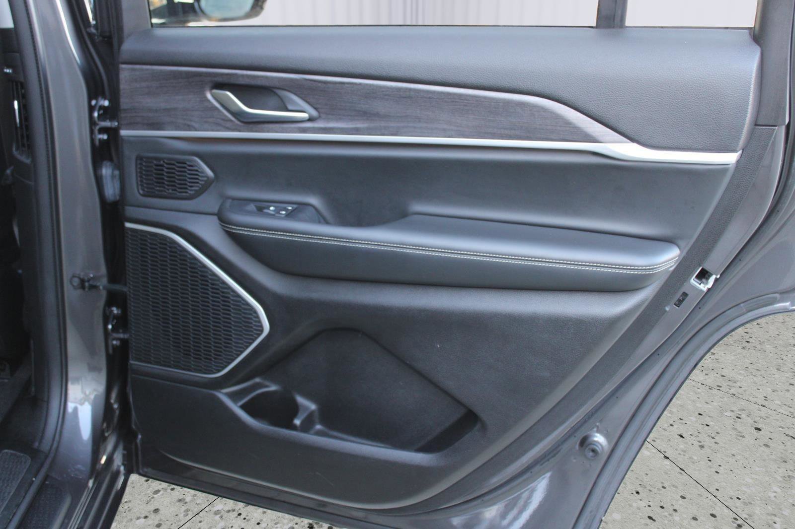 Used 2021 Jeep Grand Cherokee L Limited image 38