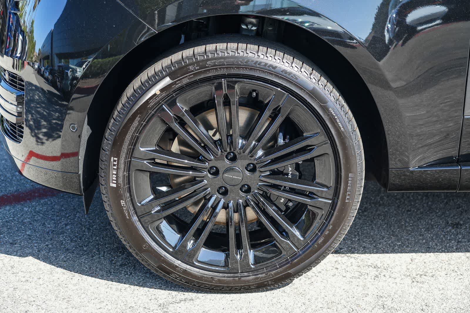 New 2026 Land Rover Range Rover Long Wheelbase SE AWD/4WD image 8