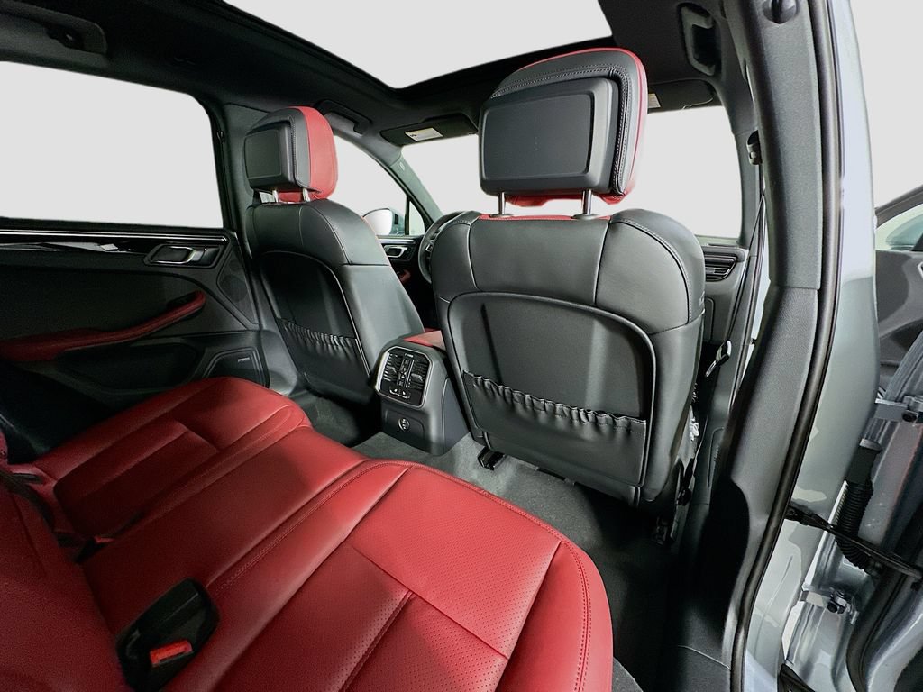Certified 2026 Porsche Macan AWD/4WD image 29