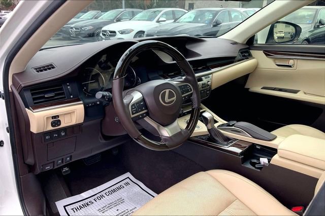 Used 2016 Lexus ES 350 350 w/ Luxury Package w/Wood Trim image 14
