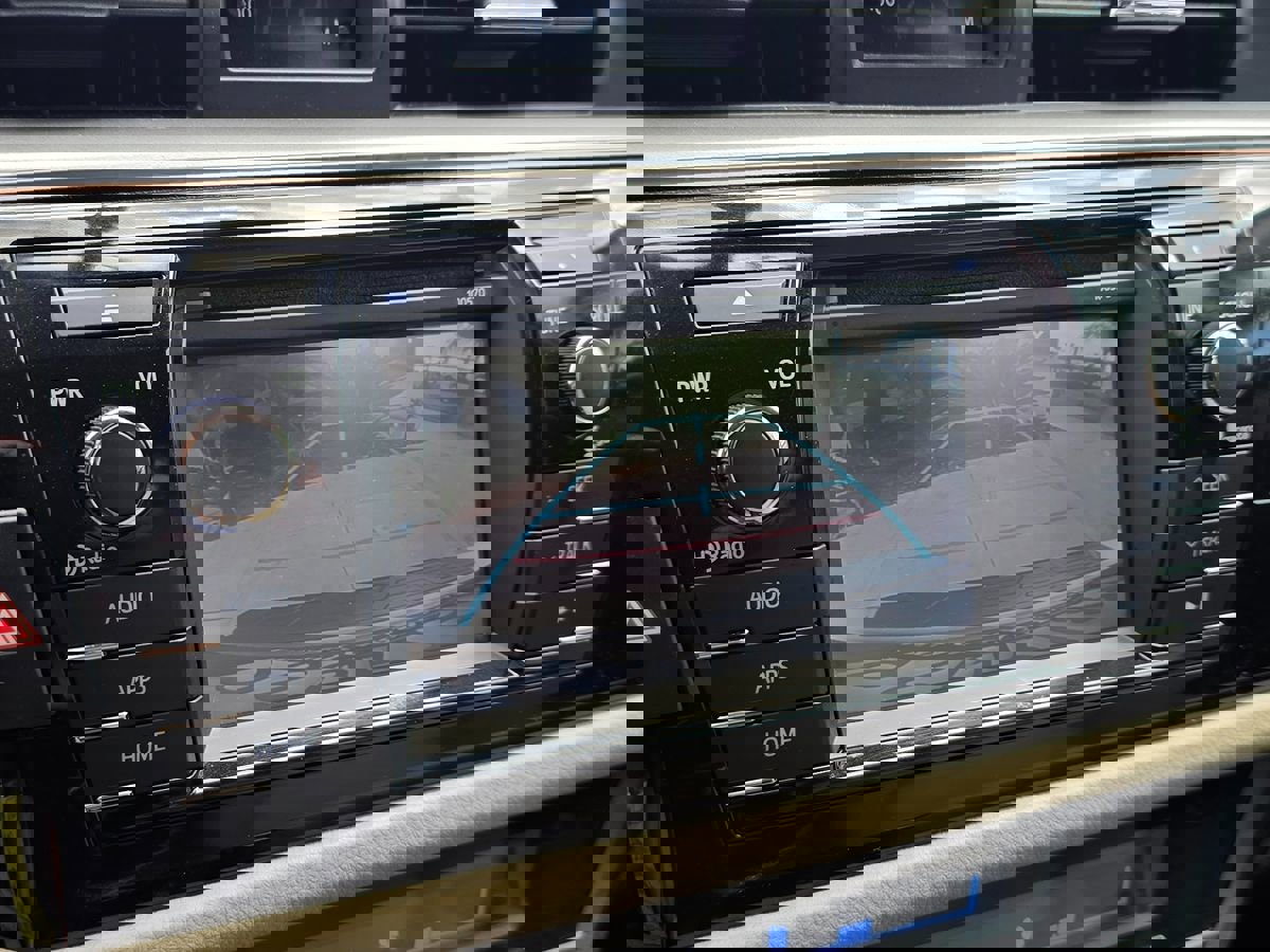 Used 2016 Toyota Corolla LE FWD image 32