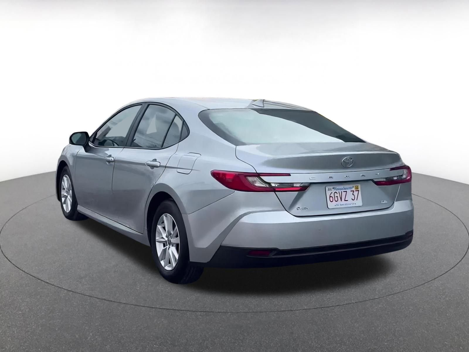 Used 2025 Toyota Camry LE image 11