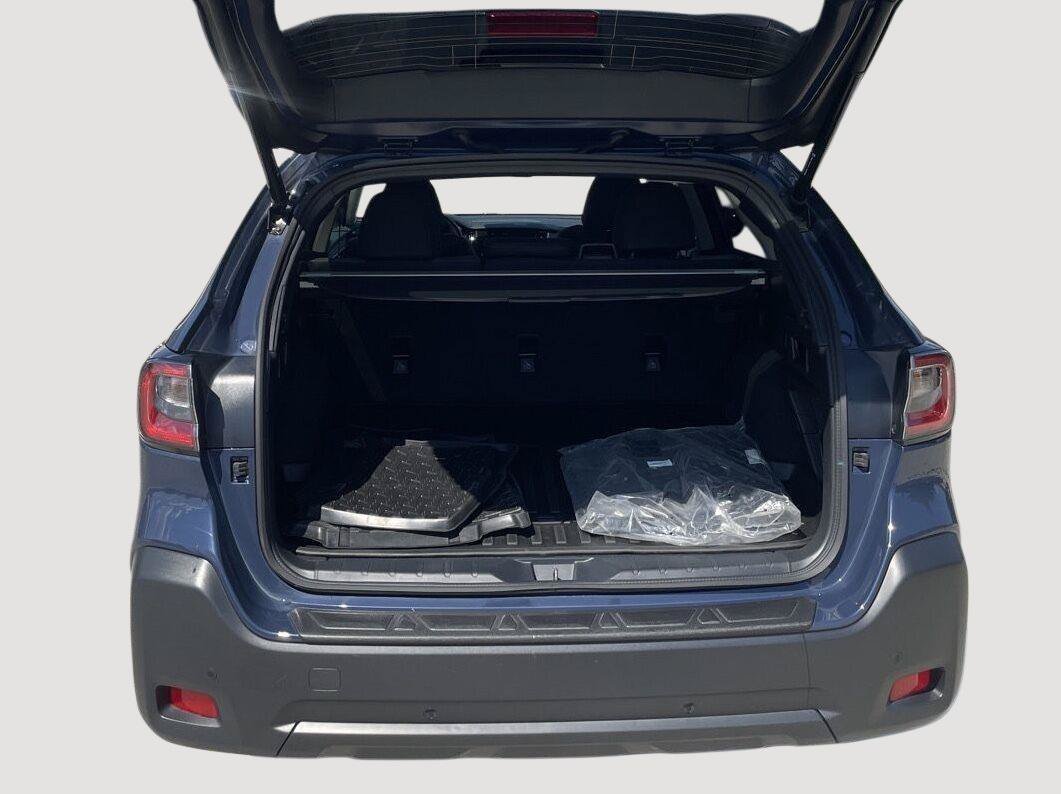 Used 2025 Subaru Outback Onyx Edition AWD/4WD image 18