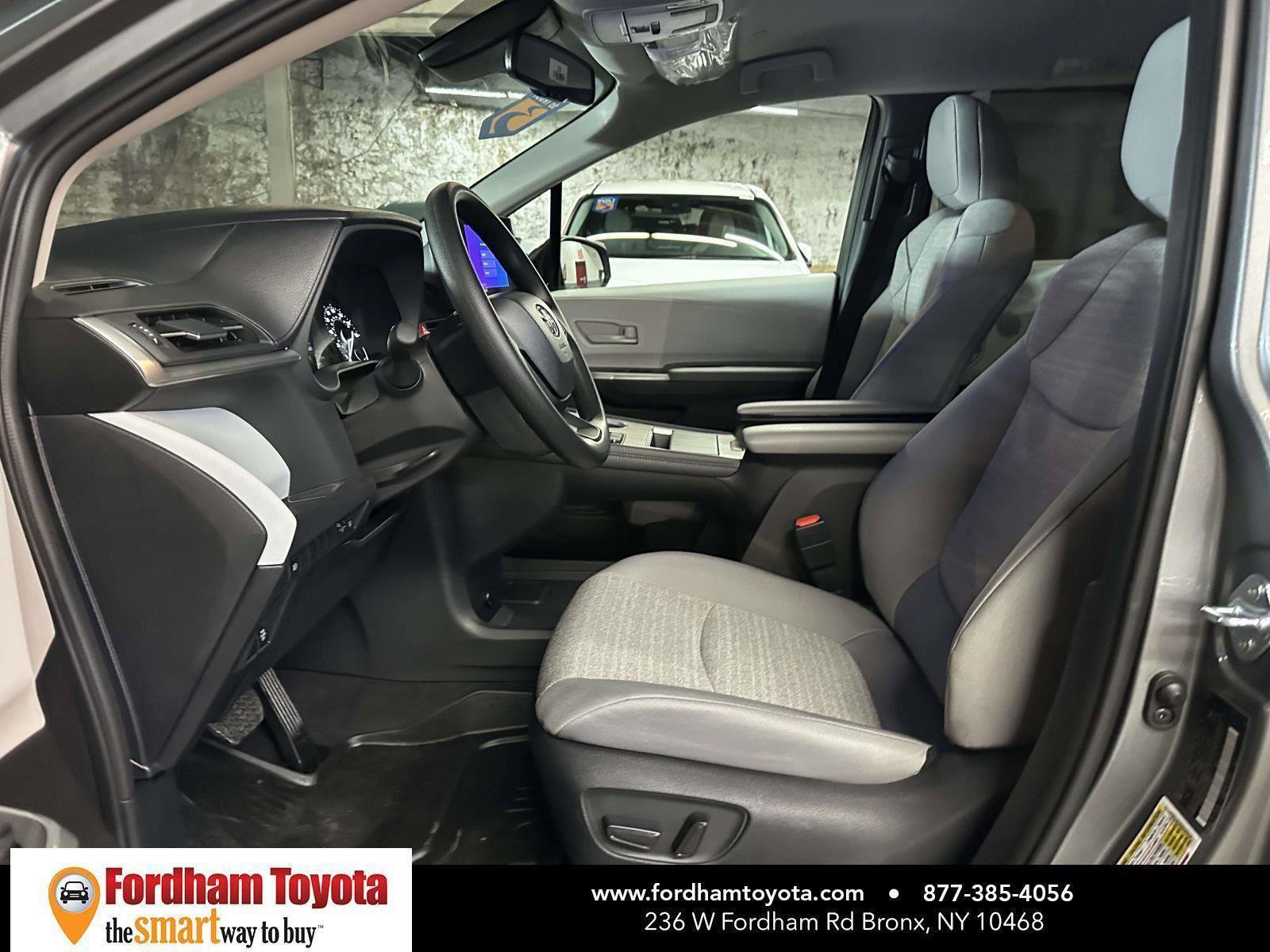 Used 2026 Toyota Sienna LE image 15