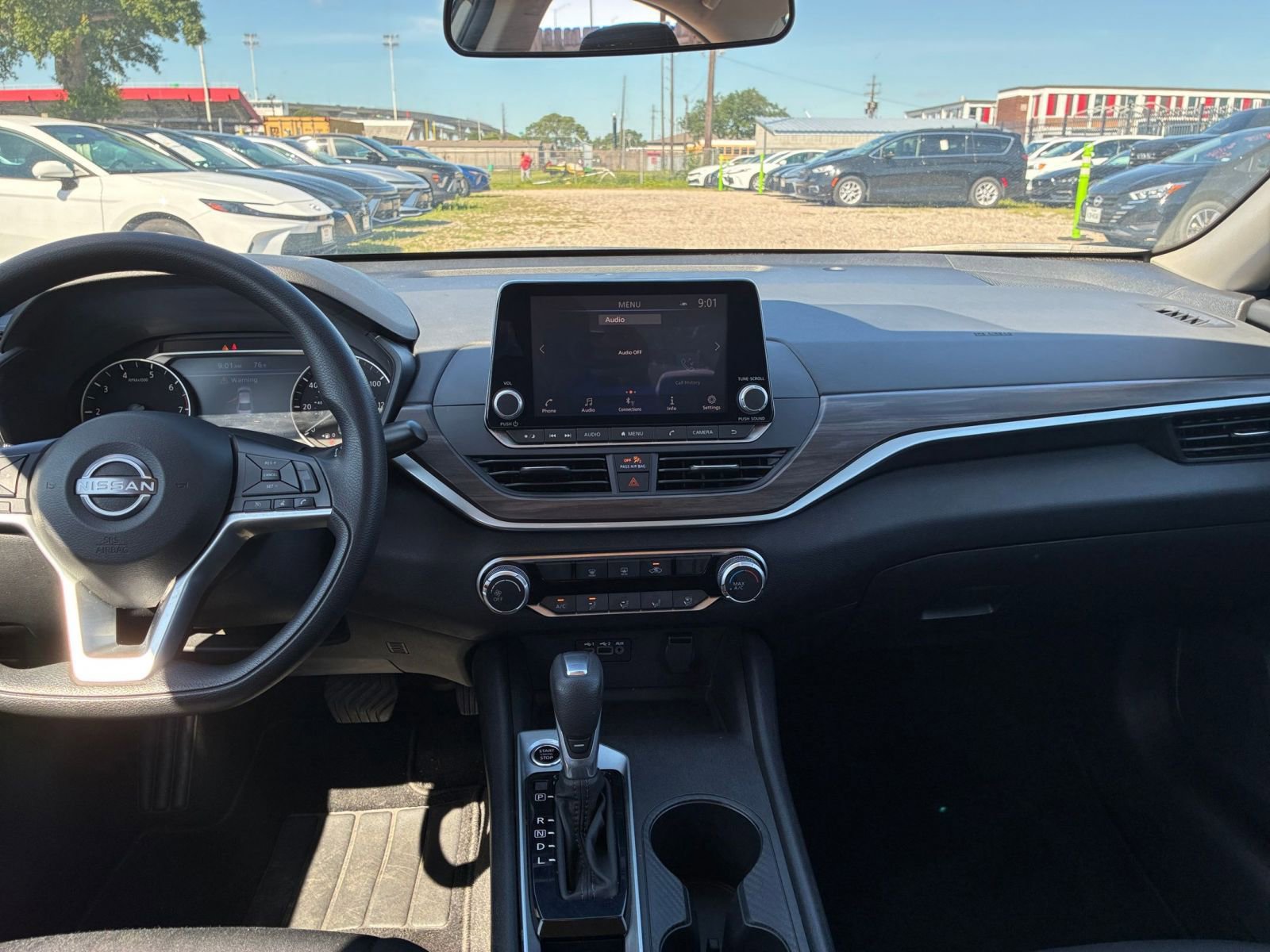 Used 2025 Nissan Altima 2.5 SV FWD image 14