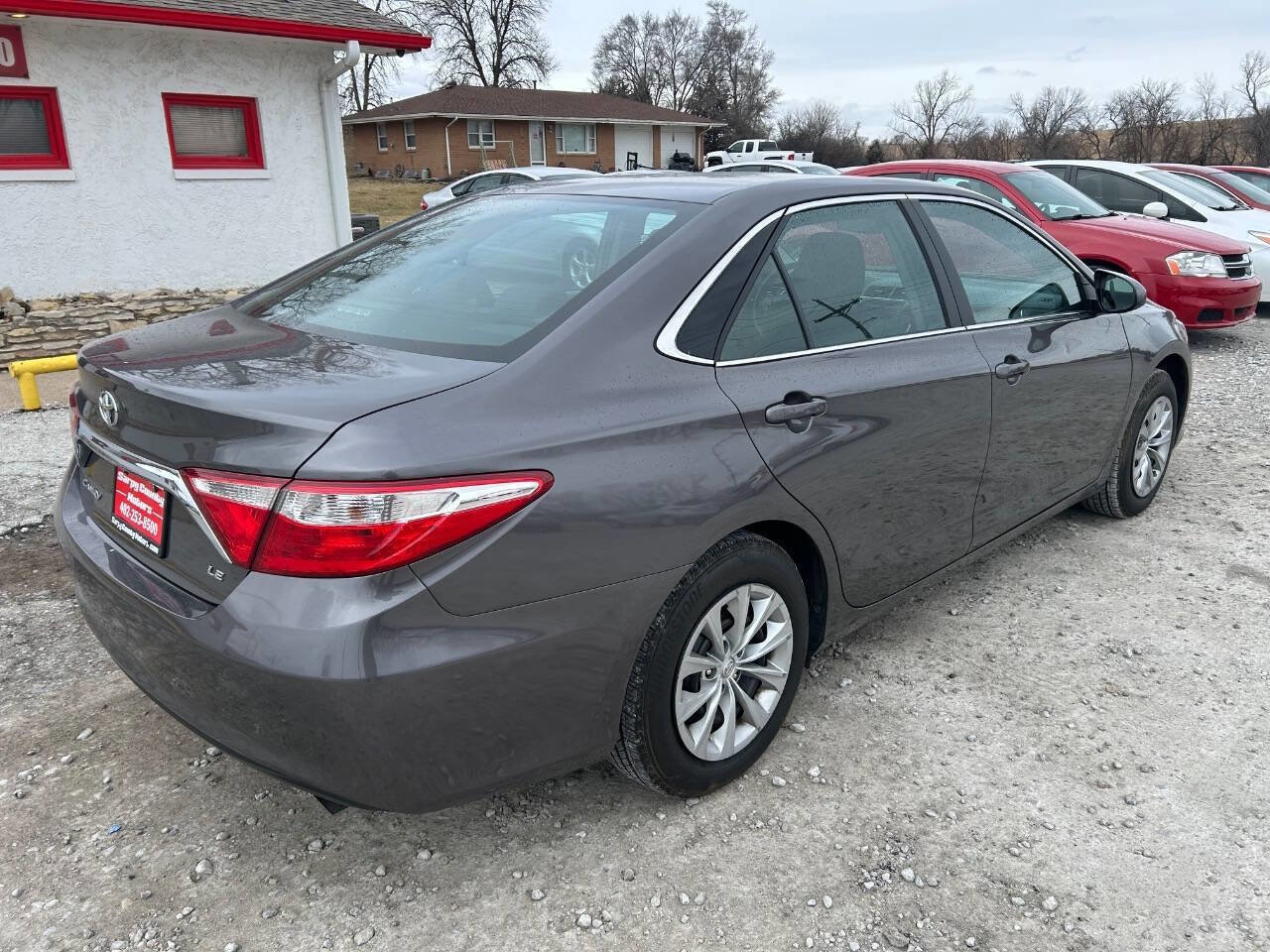 Used 2016 Toyota Camry LE image 3