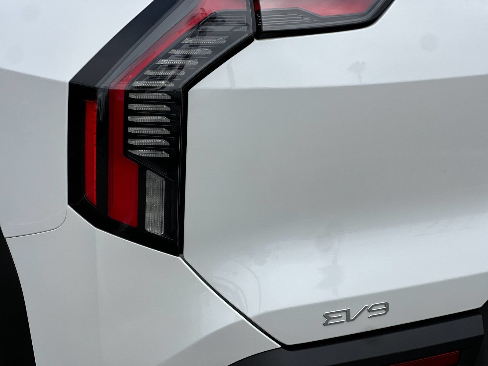 Certified 2024 Kia EV9 Light Long Range RWD image 27
